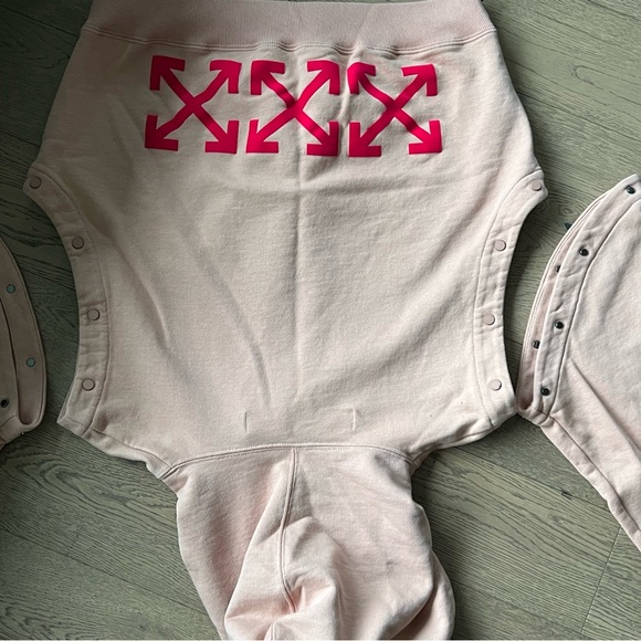 Off white Pink Hoodie and w removable sleeve - Picture 5 of 6